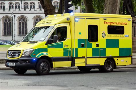advantages  private ambulance services  public ambulance services