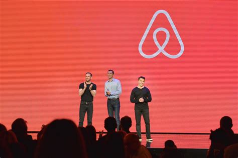 airbnb aiming  bn valuation  bumper thursday ipo