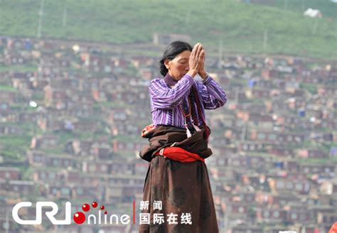 devout tibetan pilgrims cn