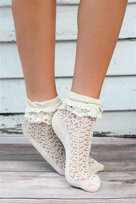 Ivory Ruffle Lace Anklet Sock –