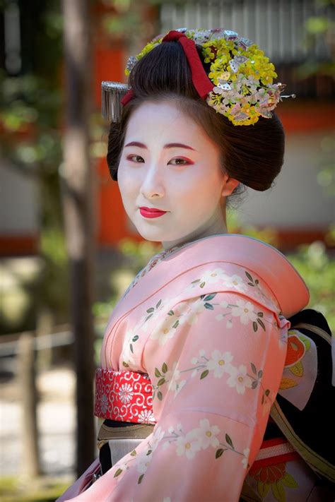 舞妓 Maiko 君とよ Kimitoyo 宮川町 Kyoto Japan Japanese Geisha Japanese Beauty