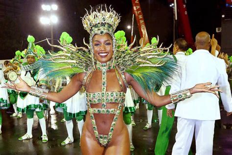 iza termina carnaval  proposta  ser rainha novamente  dispensa coreografa