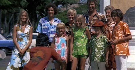 brady bunch played  sneaky trick   fans  filming  hawaii
