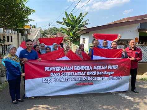 sekretariat dprd kabupaten bogor bagikan  bendera merah putih