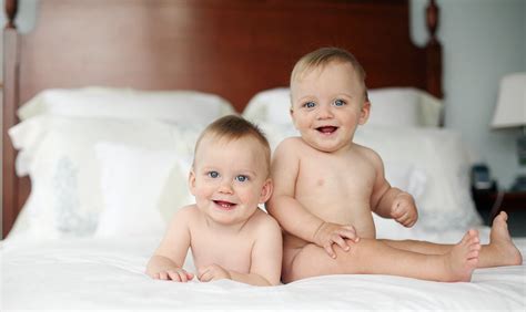 signs  symptoms  youre carrying twins