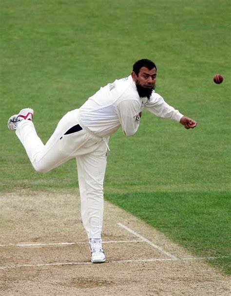 saqlain mushtaq  pakistani star cricketer pictures  images