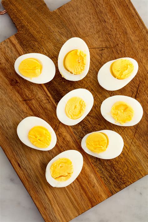 easy hard boiled eggs recipes    hard boiled eggsdelishcom