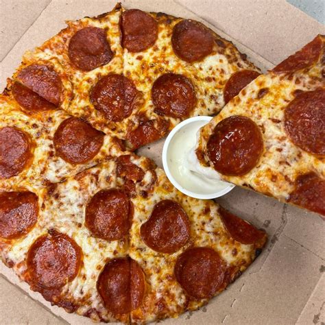 dominos pizza sizes   inches prices  slices  dominos pizza slice