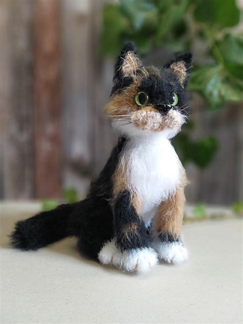 ravelry realistic tricolor calico cat pattern  nataliia gertsyk