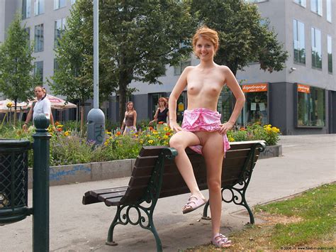 nude in public 35 redbust