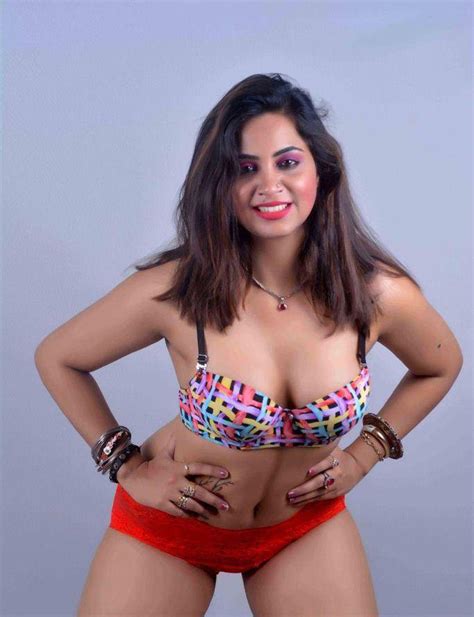 arshi khan unseen topless images and wallpapers