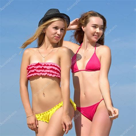 13 Jährige Schöne Mädchen Im Bikini Thai Teen Mädchen Sieht Heiß Im