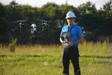 qualities   great commercial drone pilot dartdrones drone pilot