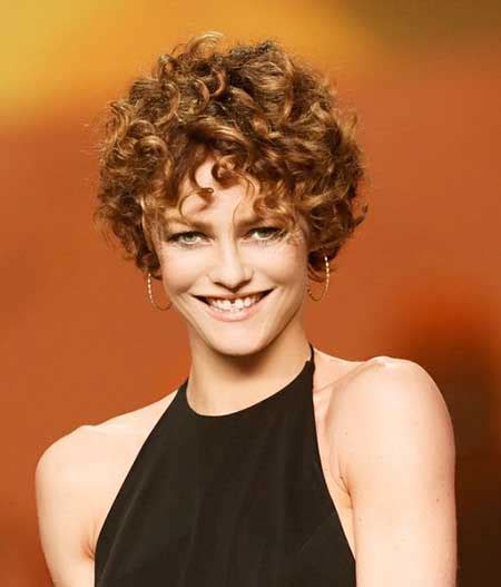 25 short styles for curly hair