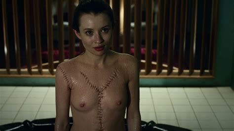 emily browning nue dans american gods
