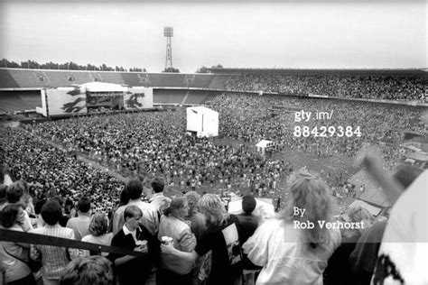 de kuip rotterdam  juli  adam clayton dublin   rotterdam   living legends