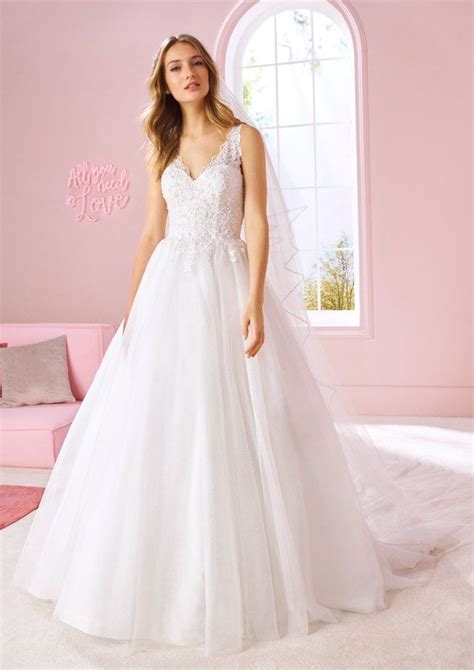 trouwjurken fotos en voorbeelden trouwjurken pronovias trouwjurk lace wedding dress