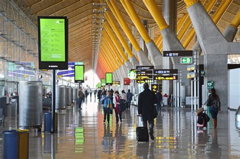 record de pasajeros en el aeropuerto de madrid barajas durante el primer trimestre de