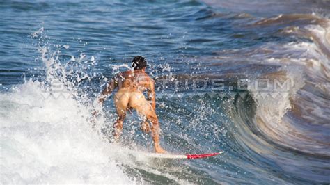 horny hung italian new york surfer hugo rides the waves jerking his fat cock ⋆ naked men sex pics