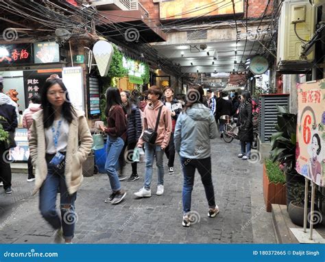 20 March 2019 Ladies Tourists Shopping In Beautiful Tianzifang Street