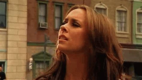 jennifer love hewitt find and share on giphy