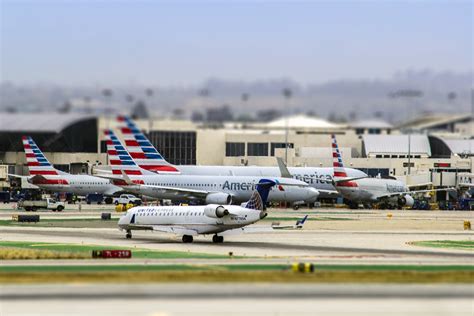 images board traffic building flying airplane plane