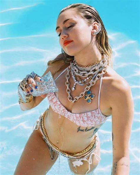 34 Hot Bikini Clad Photos Of Miley Cyrus Which Are So Tempting Music