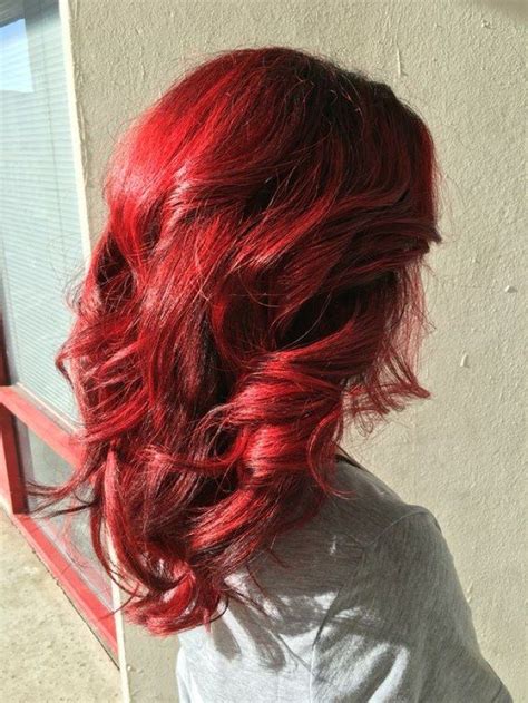 Bionda o rossa, dovrai passare attraverso una tinta permanente per diventare castana prima di creare questo riflesso grigio che dà un che di follia, alla romy schneider. Pin su Red hair color