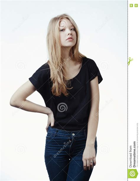 het mooie blonde portret van het tienermeisje stock foto