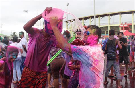colourful explosion thousands of guyanese celebrate phagwah guyana chronicle