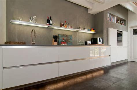 alligna keukens badkamerssusteren keuken met bora afzuiging keuken ontwerp lange keuken