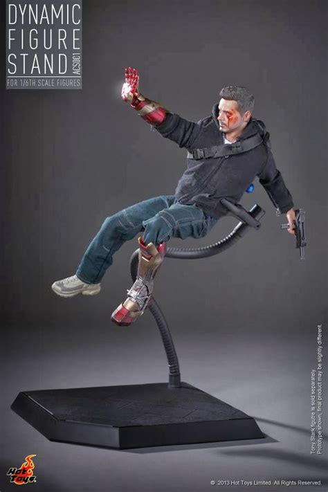 toyhaven coming  hot toys dynamic figure stands   scale