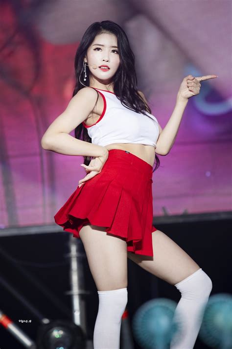 20 Female Idols Who Showed Off Their Perfect Midriffs In