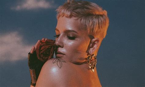 Halsey Poses Topless And Reveals Title For New Album Daily Mail Online