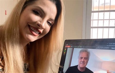 ex bbb clara faz revelações sobre seus clientes durante a