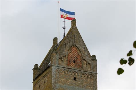 vlag op de kop op de toren jorwert