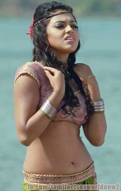 Amala Paul Sexy Naval Showing Images And Hot Cleavage