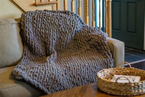 diy chunky knit blanket step  step tutorial mainely katie
