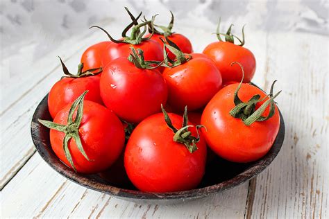 manfaat tomat  wajah bikin kulit cerah seketika berkeluarga