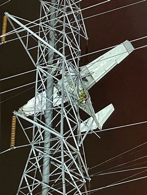 plane  tangled  power lines  crashing  pylon trapping  people  news
