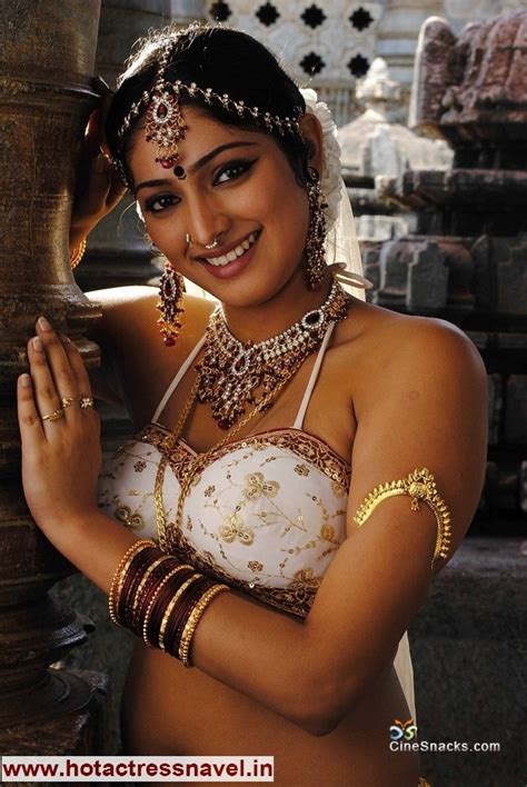 navel cleavage thighs legs sari saree india indian desi hot