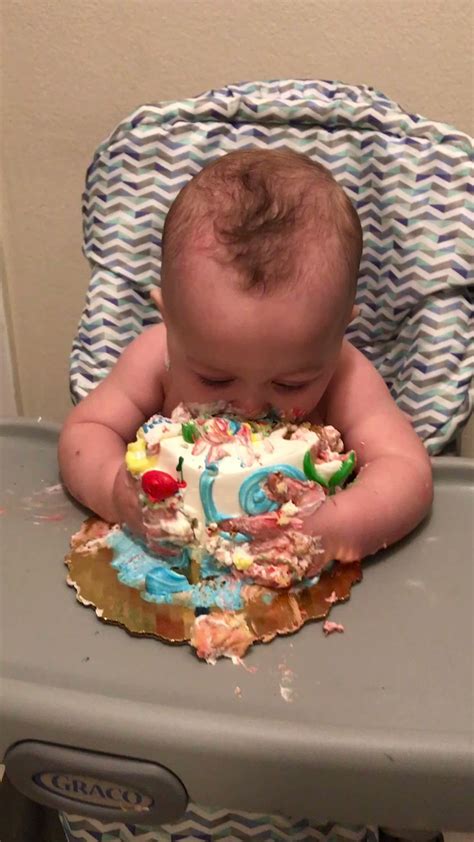 update    kid eating birthday cake awesomeenglisheduvn