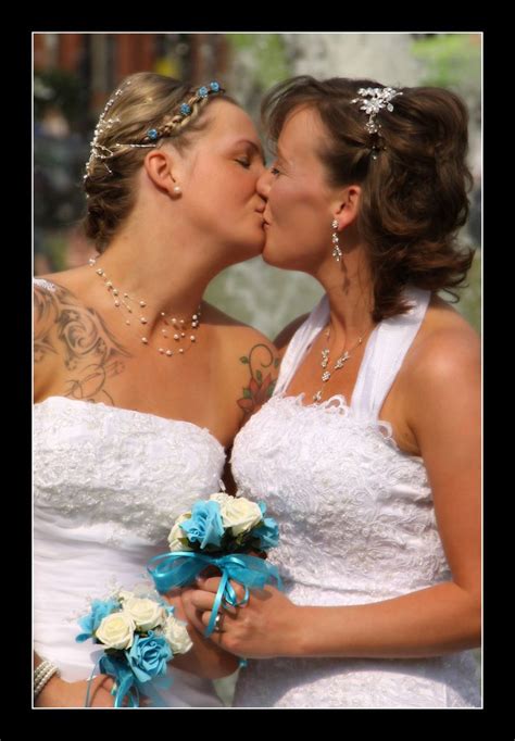 wedding kiss despite having given up wedding photography