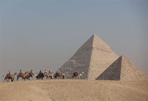 científicos descubren un pasillo oculto en la gran pirámide de giza
