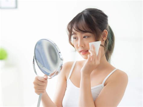 5 mistakes that are making your oily face oilier the times of india