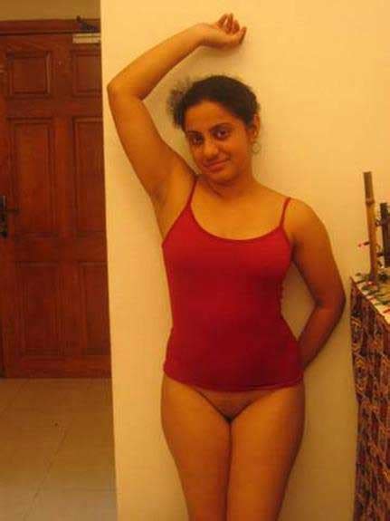 bhabhi tight chut dikha rahi he antarvasna indian sex photos