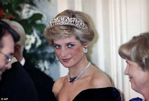 book reveals life of princess diana had she survived crash daily mail