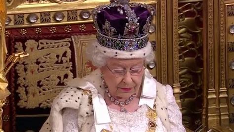 uks queen elizabeth ii backs eu brexit claims british tabloid