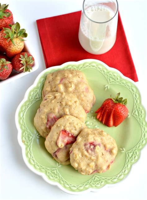 healthy strawberry oatmeal cookies {gf low cal} skinny fitalicious