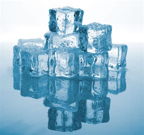 smeltend ijs stock afbeelding image  drank verfrissing